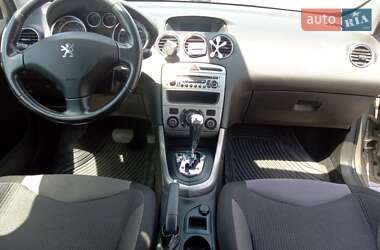 Хэтчбек Peugeot 308 2011 в 