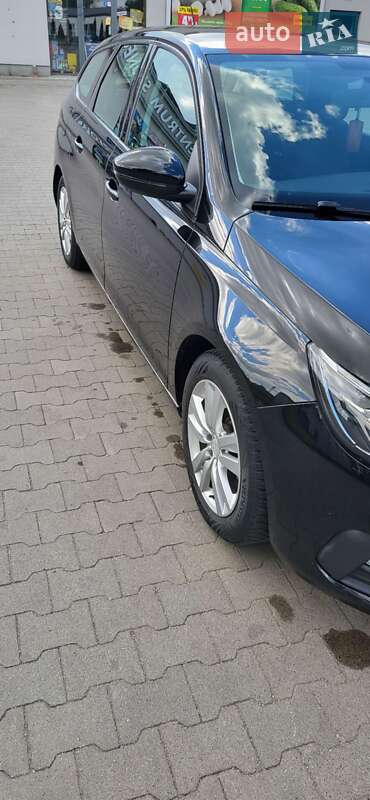 Универсал Peugeot 308 2017 в Дубно