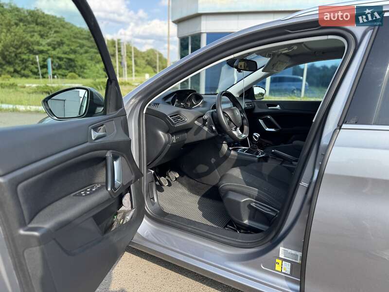 Универсал Peugeot 308 2015 в Ровно