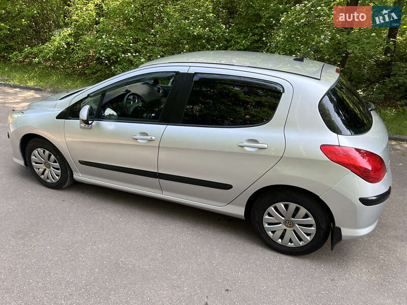 Хэтчбек Peugeot 308 2010 в Житомире