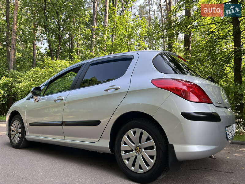 Хэтчбек Peugeot 308 2010 в Житомире