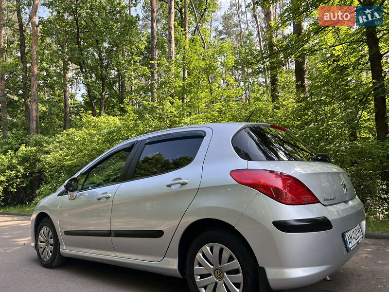 Хэтчбек Peugeot 308 2010 в Житомире