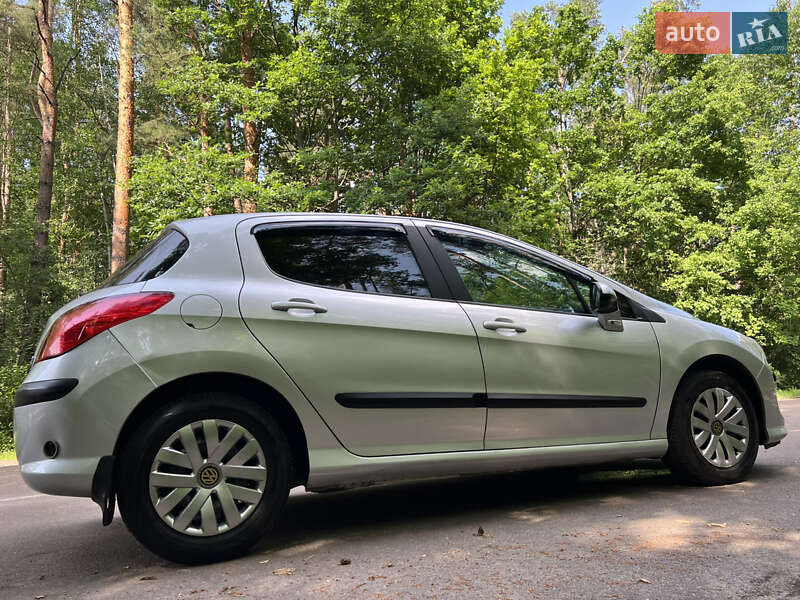Хэтчбек Peugeot 308 2010 в Житомире