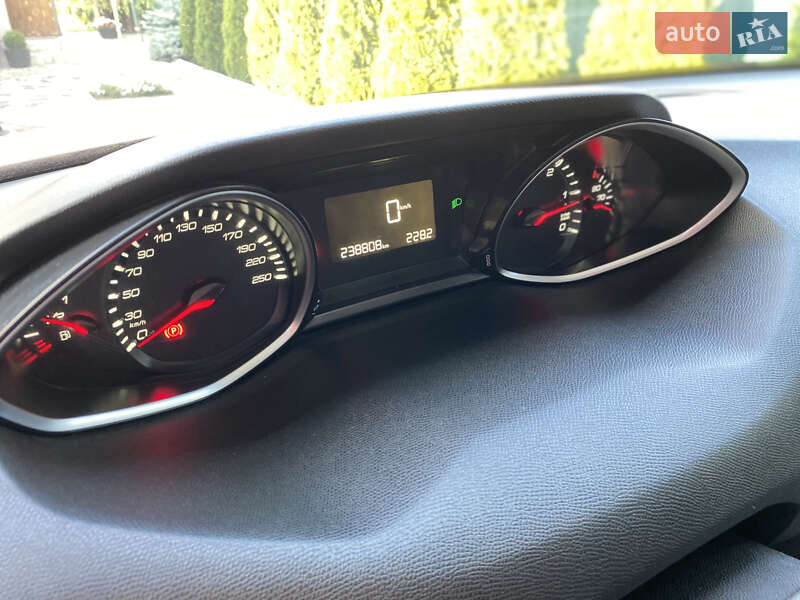 Універсал Peugeot 308 2015 в Нікополі
