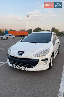 Хэтчбек Peugeot 308 2008 в Киеве