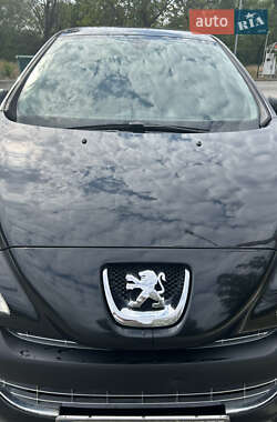 Хетчбек Peugeot 308 2008 в 