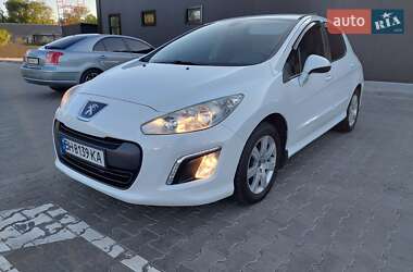 Хетчбек Peugeot 308 2012 в 