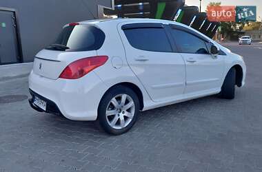 Хетчбек Peugeot 308 2012 в 