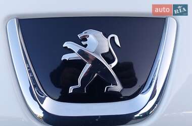 Хетчбек Peugeot 308 2012 в 
