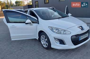 Хетчбек Peugeot 308 2012 в 