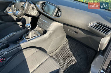 Універсал Peugeot 308 2016 в Виноградові