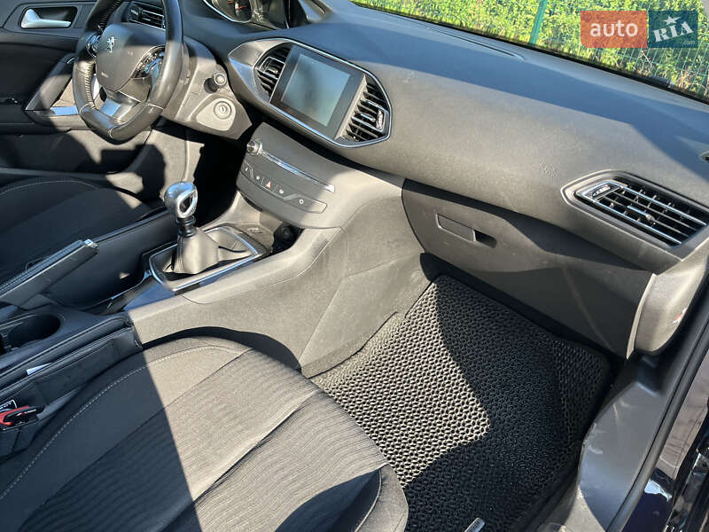 Універсал Peugeot 308 2016 в Виноградові