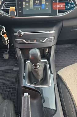 Універсал Peugeot 308 2015 в 