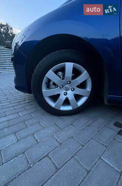 Хэтчбек Peugeot 308 2008 в 