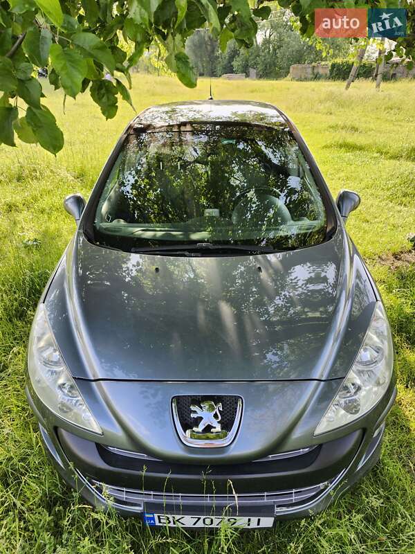 Хэтчбек Peugeot 308 2008 в 