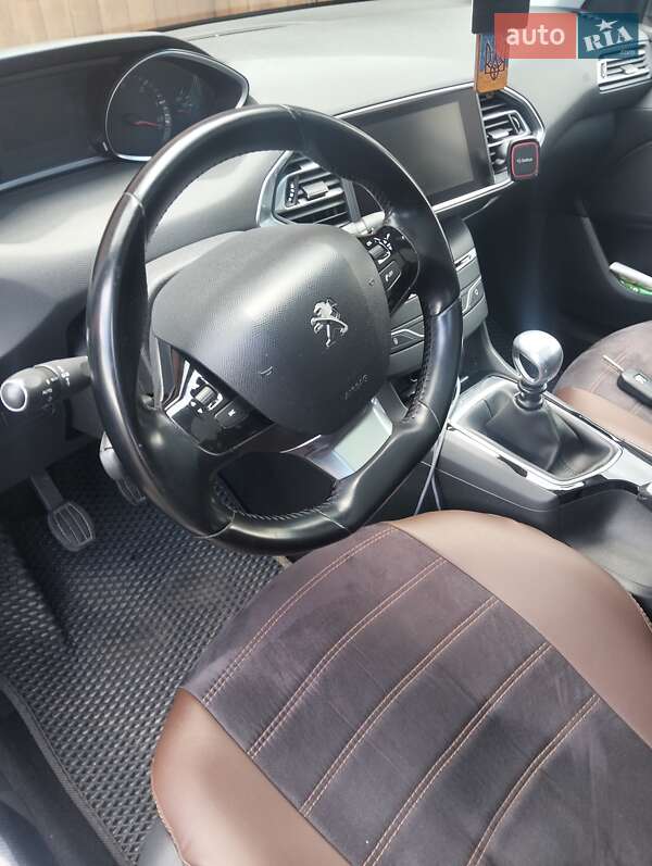 Універсал Peugeot 308 2015 в Маневичах