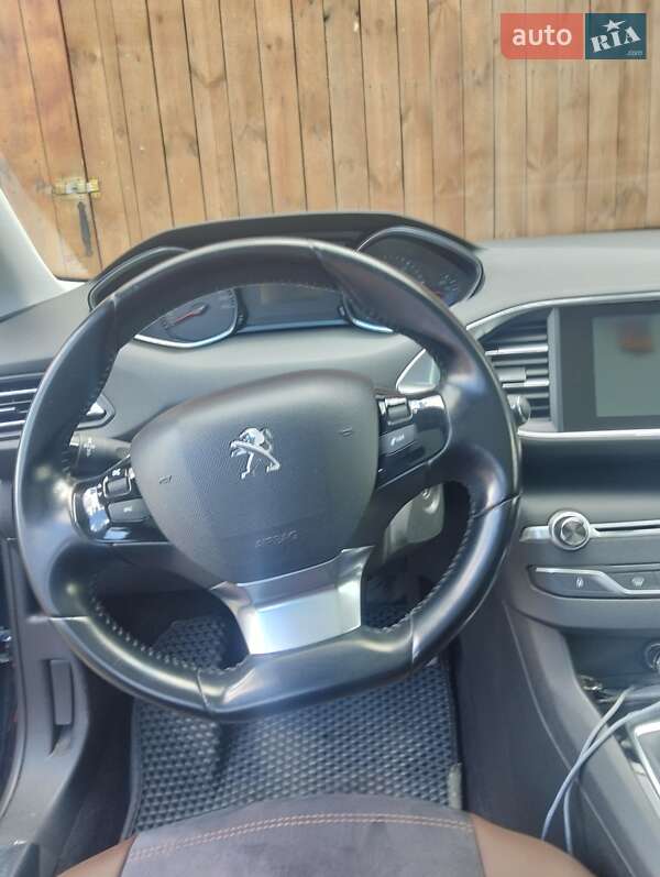 Універсал Peugeot 308 2015 в Маневичах