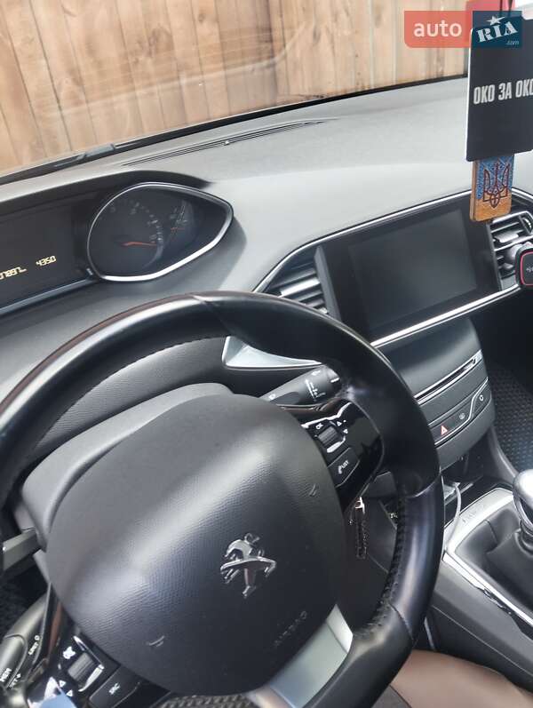 Універсал Peugeot 308 2015 в Маневичах