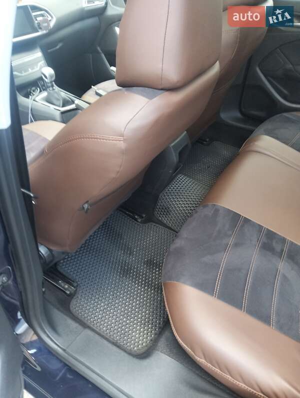 Універсал Peugeot 308 2015 в Маневичах