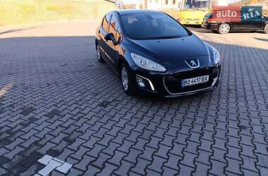 Хэтчбек Peugeot 308 2011 в 