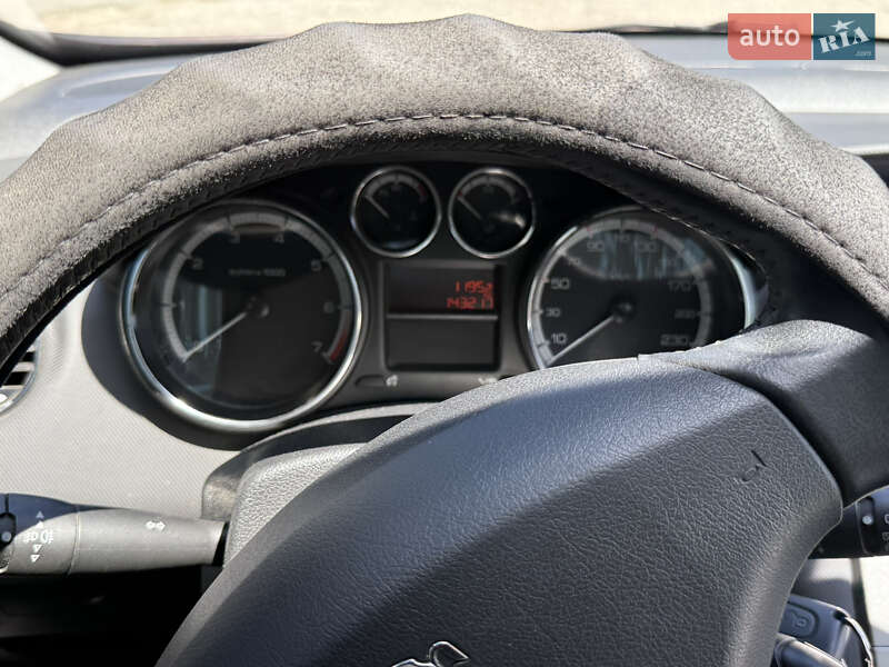 Хетчбек Peugeot 308 2012 в Дніпрі