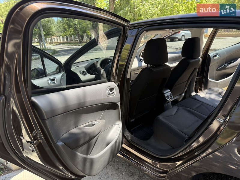 Хетчбек Peugeot 308 2012 в Дніпрі