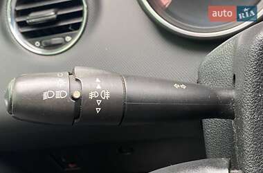 Хэтчбек Peugeot 308 2012 в 