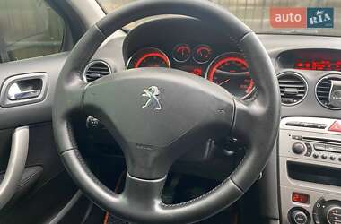 Хэтчбек Peugeot 308 2012 в 