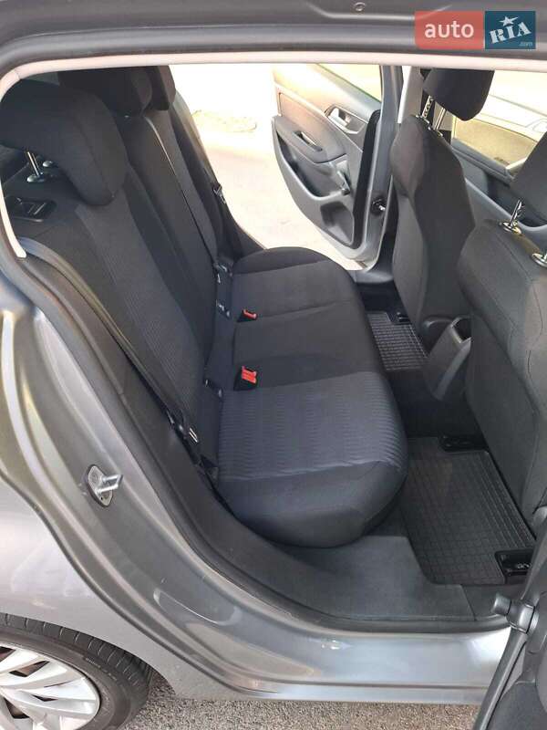 Хэтчбек Peugeot 308 2015 в Киеве