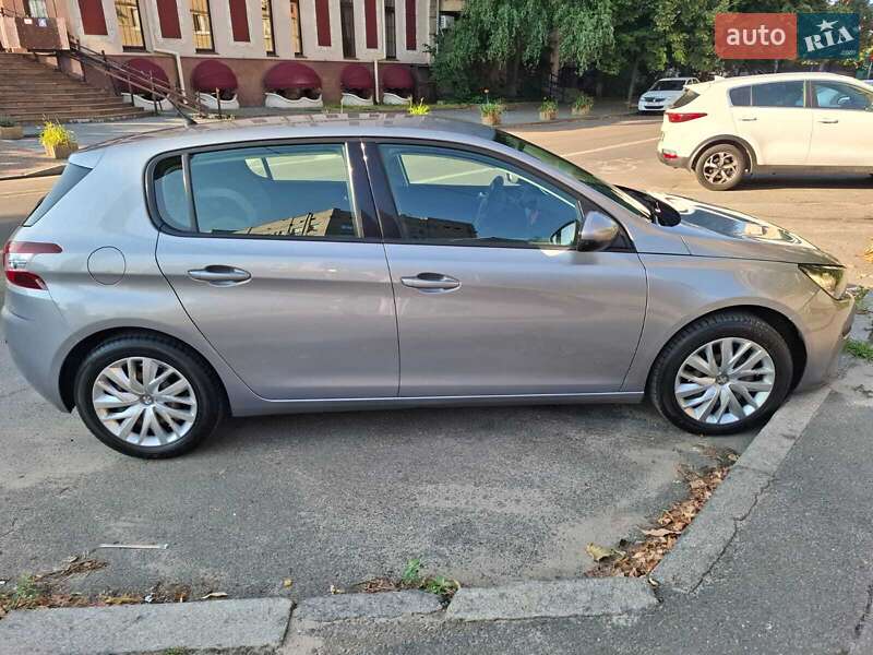 Хэтчбек Peugeot 308 2015 в Киеве