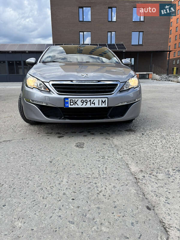 Универсал Peugeot 308 2015 в Остроге