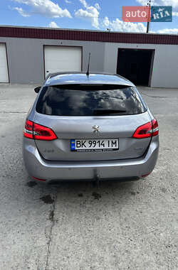 Универсал Peugeot 308 2015 в Остроге