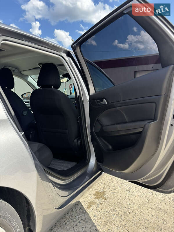 Универсал Peugeot 308 2015 в Остроге