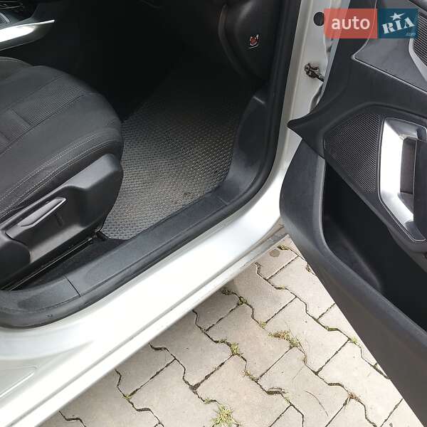 Хэтчбек Peugeot 308 2014 в Луцке фото 12 Хэтчбек Peugeot 308 2014 в Луцке