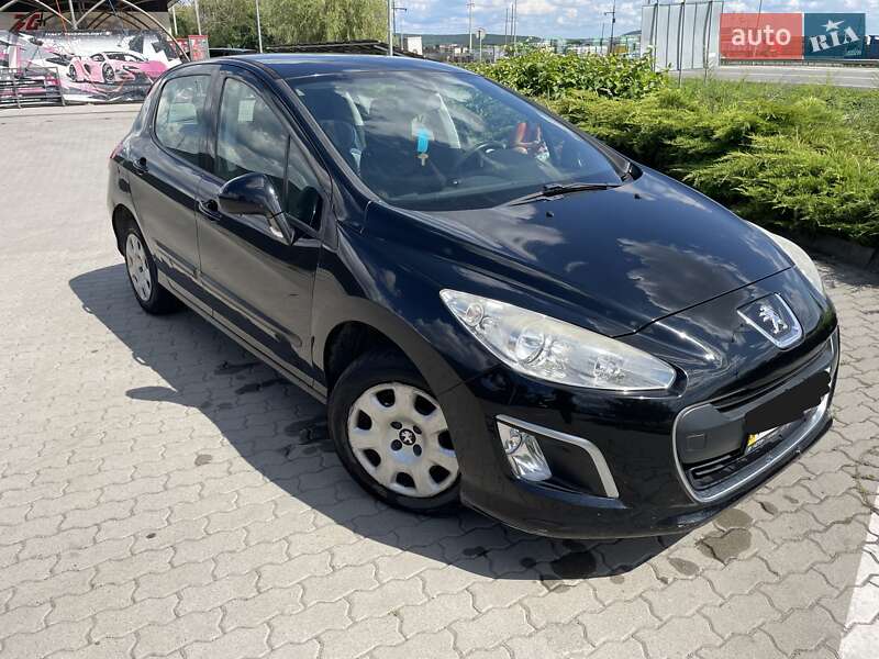 Хетчбек Peugeot 308 2011 в Ужгороді