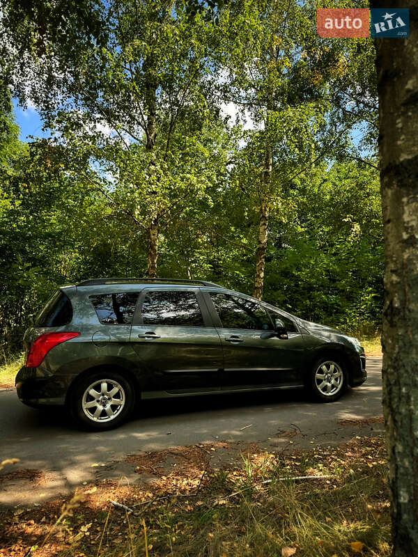 Универсал Peugeot 308 2012 в Лубнах