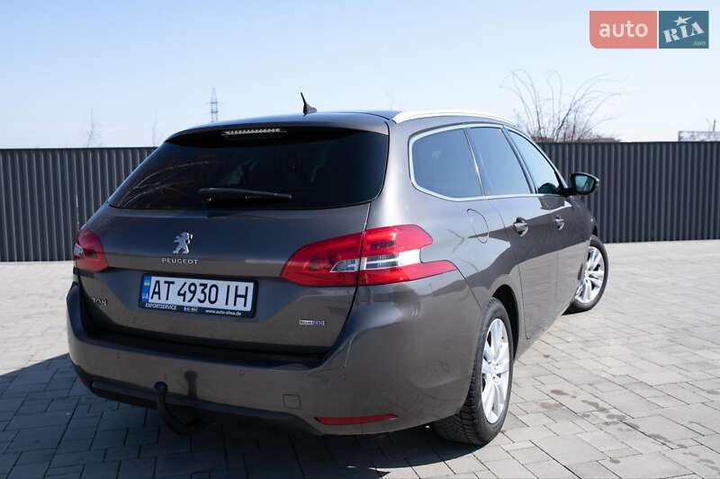 Универсал Peugeot 308 2015 в Брошневе-Осаде