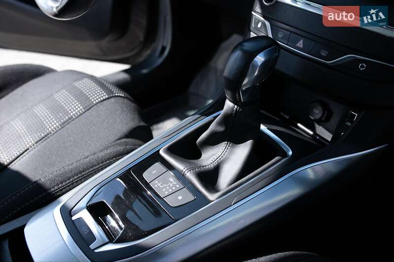 Универсал Peugeot 308 2015 в Брошневе-Осаде