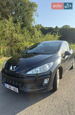 Хетчбек Peugeot 308 2011 в Стрию