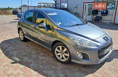 Хэтчбек Peugeot 308 2011 в Вараше