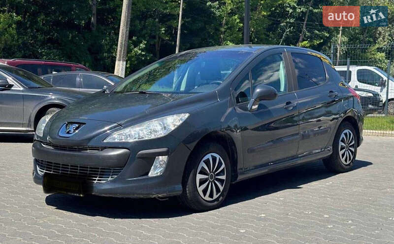 Хетчбек Peugeot 308 2010 в Чернівцях