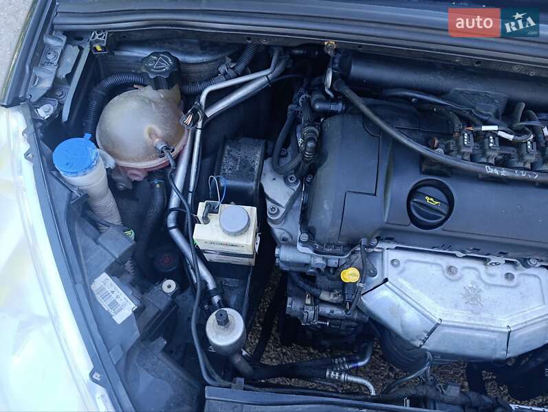 Универсал Peugeot 308 2008 в Бориславе