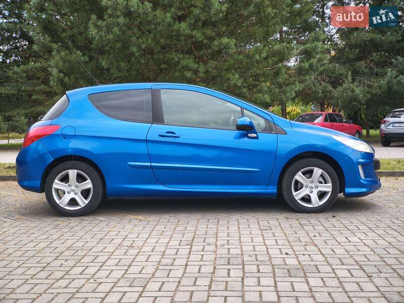 Хетчбек Peugeot 308 2008 в Дрогобичі