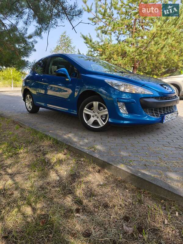Хетчбек Peugeot 308 2008 в Дрогобичі