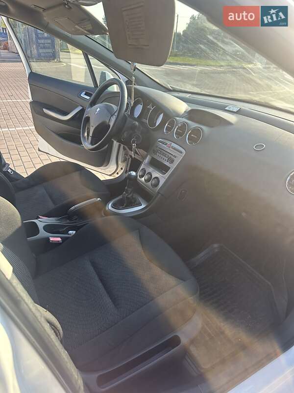 Универсал Peugeot 308 2010 в Дубно