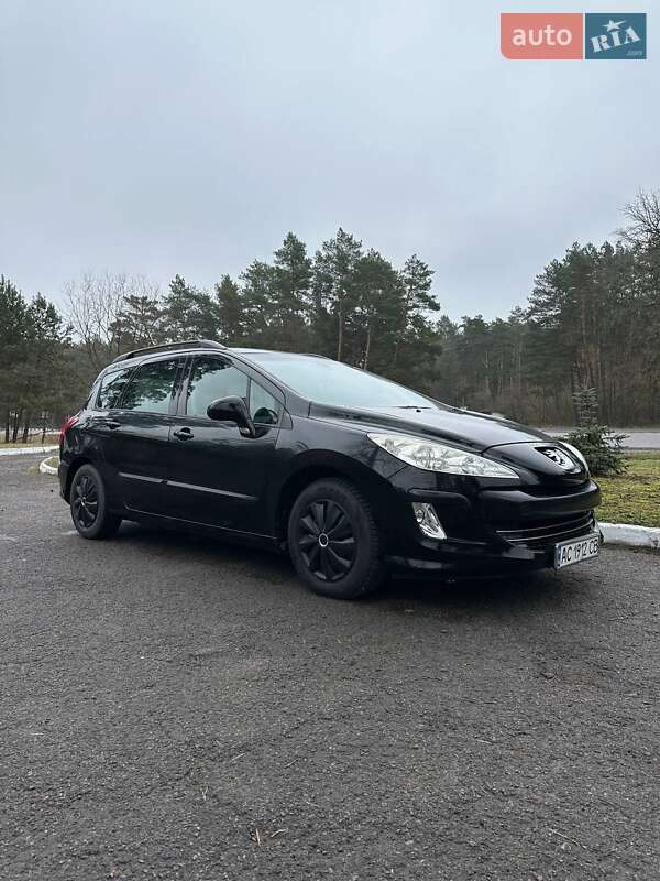Универсал Peugeot 308 2010 в Киверцах