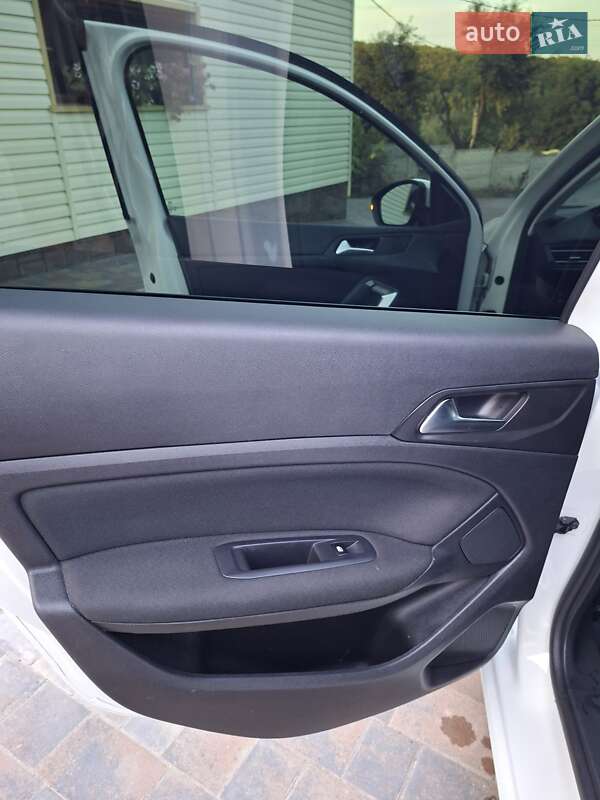 Универсал Peugeot 308 2015 в Дубно