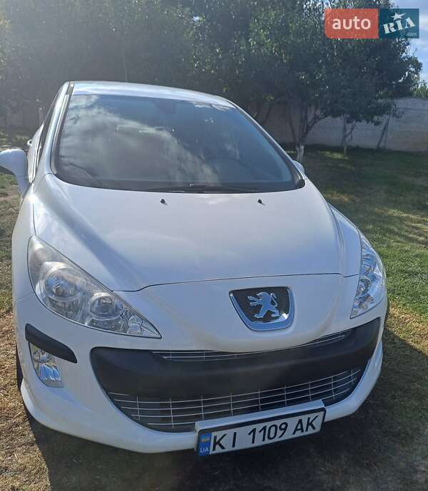 Хэтчбек Peugeot 308 2010 в Киеве