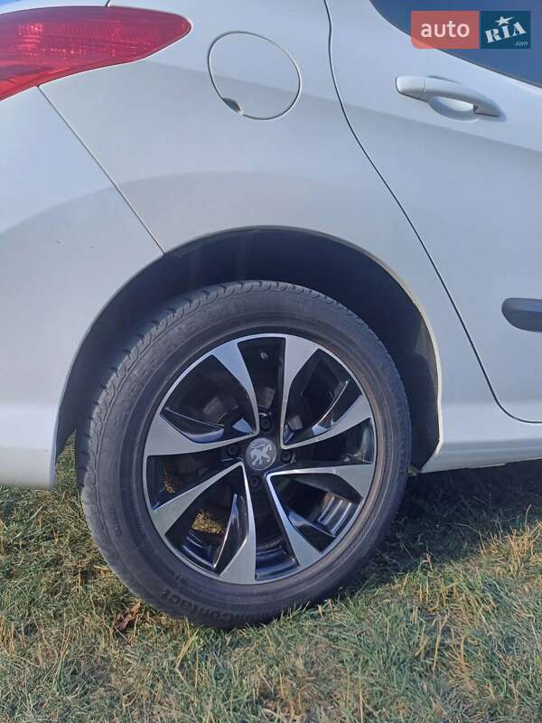 Хэтчбек Peugeot 308 2010 в Киеве