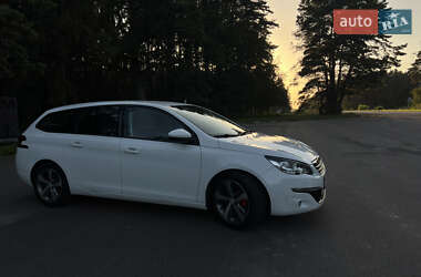 Универсал Peugeot 308 2015 в Клевани